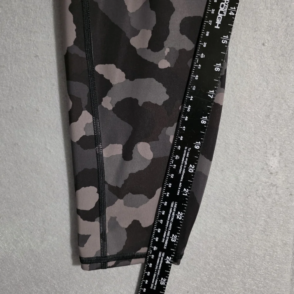 Athleta Womens Black Lightning Camo 7/8 Tight 487500 Size Medium